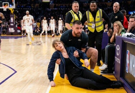 Taylor Swift Collapses Courtside at the NBA Finals Game – Devastated Travis Kelce Reveals She Has Been Tragically… See More