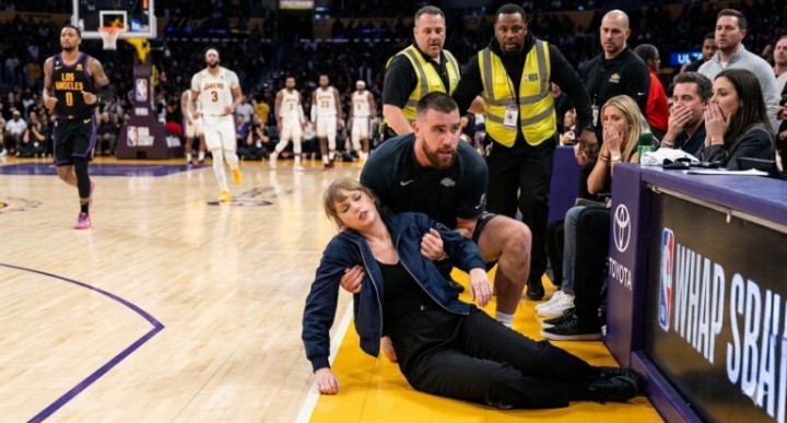 Taylor Swift Collapses Courtside at the NBA Finals Game – Devastated Travis Kelce Reveals She Has Been Tragically… See More